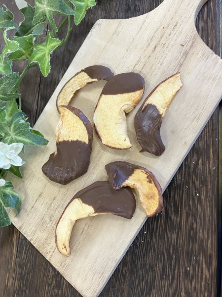 画像1: 山梨県産ドライフルーツ・リンゴチョコレート (1)