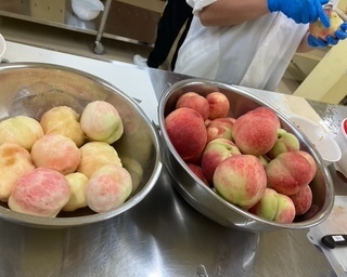 桃の加工が始まりました🍑